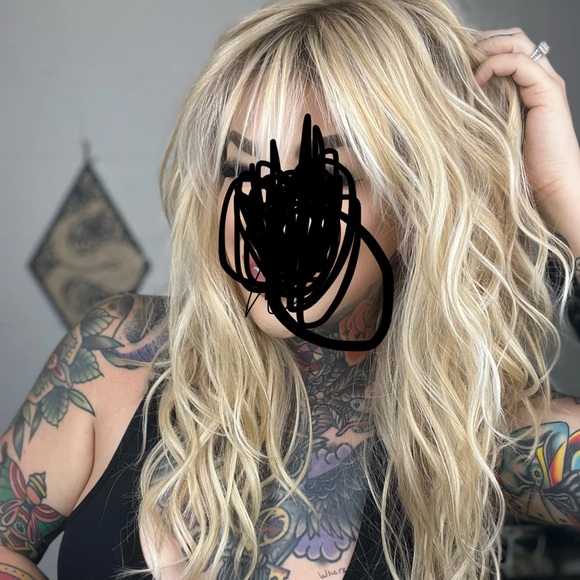 Tressalure California Beach waves- rooted platinum golden blonde - Picture 10 of 13